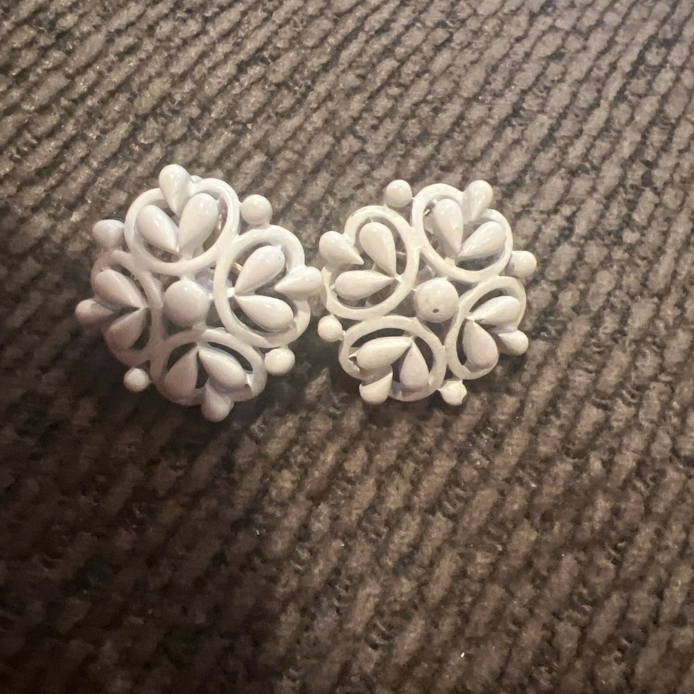 White Floral Earrings - Picture 1 of 6